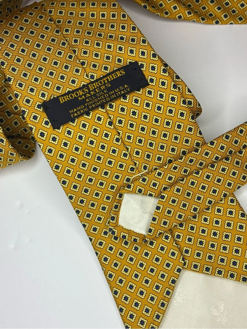Brooks Brothers Makers Mens Silk Tie Yellow Blue Foulard Geometric Medallion USA